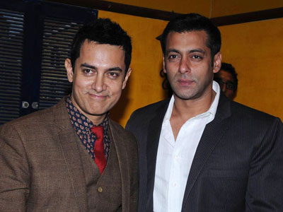 I want to work with Salman: Aamir   Read more at: http://indiatoday.intoday.in/story/aamir-khan-willing-to-work-with-salman-khan/1/260147.html